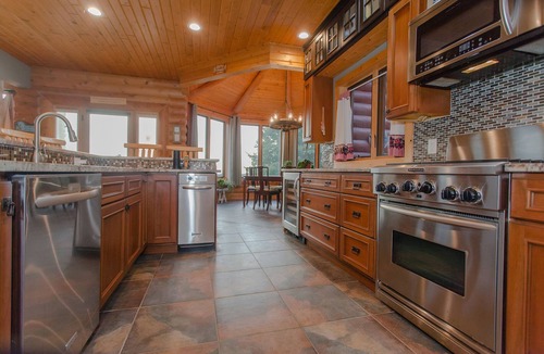 Mears Cabin | Escape to Nature. Indulge in Comfort. Create Unforgettable Memories.