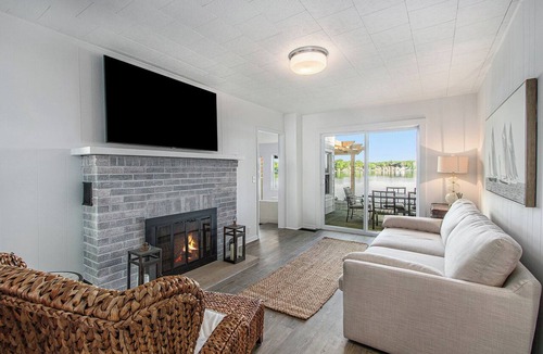 Paw Paw Lake House | Esther House - Beautiful, Newly Renovated Lakehouse on Paw Paw Lake