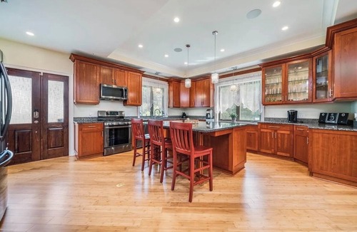 South Haven House | European House.Hot Tub.Walk to Beach.