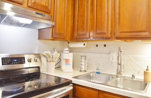 Bloomfield Hills House | Exclusive 2B1B Prime Location Quiet Neighborhood