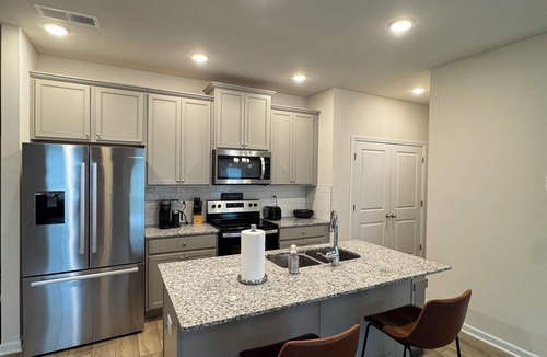 Villa Rica House | Executive 3BR Townhome, Sleeps 6, Near I-20