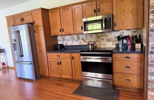 Birch Run Township House | Expansive Home for Gathering & Relaxing, Sleeps 14. Close to Frankenmuth.