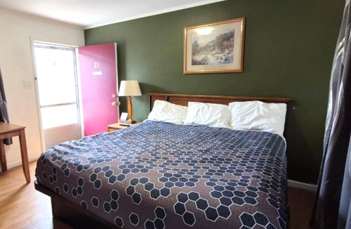 Cadillac Hotel | Experience Budget-Friendly Relaxation Near Wexford County Airport - 3.7 miles