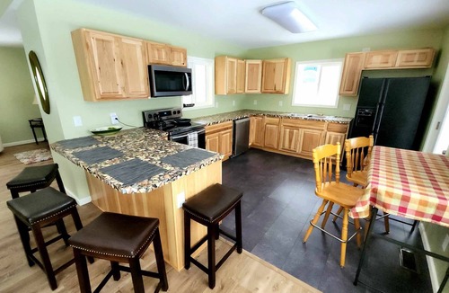 Frankfort House | Experience panoramic views in ur 5-bed Frankfort retreat minute to Lake Michigan