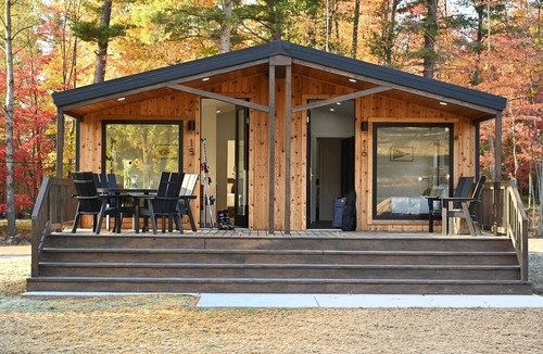 Iron Mountain Hotel | Explore Scenic Overlooks from Charming Ski-in/Ski-out Cabin Near Attractions