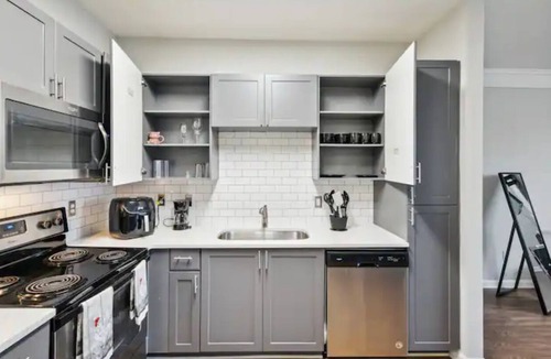 Atlantic Station Area Apartment | Extravagant & LUXURY living! The heart of Atlanta