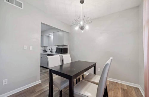 Lansing Apartment | Fairlane #6 | Classy Cool & Chic