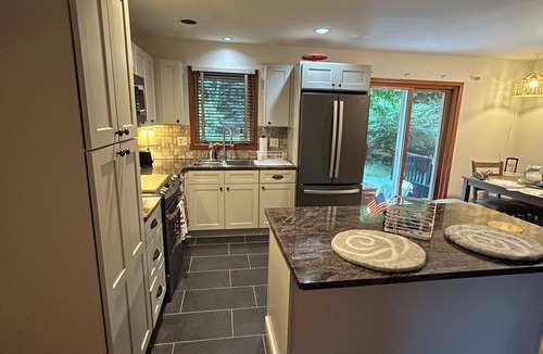 Arcadia House | Family Friendly 2BR with Lake Michigan Beach, Skiing, Golf Nearby