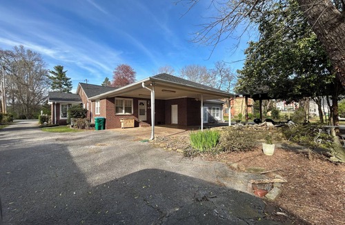Adairsville House | Family-friendly Adairsville retreat overlooking the historic downtown square.