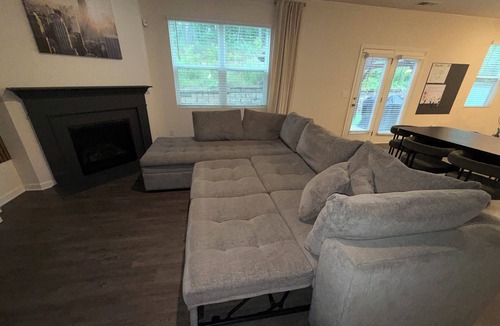 Fairburn House | Family Friendly and Group Stay 4BR Home, Sleeps 8 Near ATL Airport