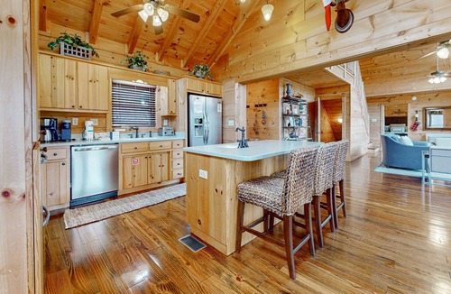 Big Creek Cabin | Family-Friendly Big Creek Getaway・Hot Tub・Firepit