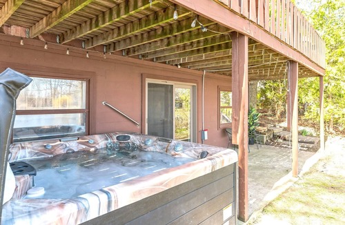 North Webster House | Family-Friendly Lakefront - 4BR/4BA + Game Room, Paddleboard, Kayak & Canoe