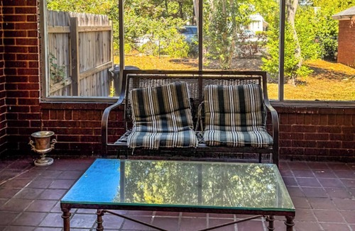 Columbus House | Family friendly weracoba park historic townhouse