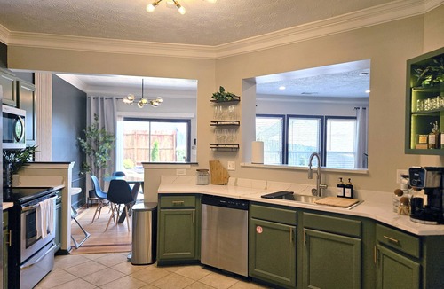 Lawrenceville House | Family Fun | Pet-Friendly | Sleeps 10 | 4BR