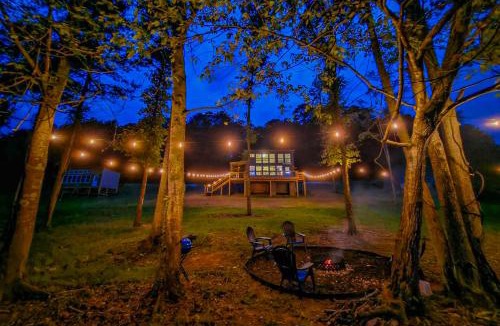 Cedar Bluff House | Family Fun! Riverside Home w/Fire Pit
