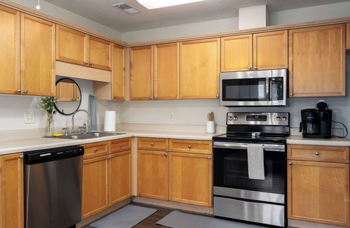 Pelham House | Family Gem in Pelham 3BR/2Bath 1 LEVEL Pet friendly home