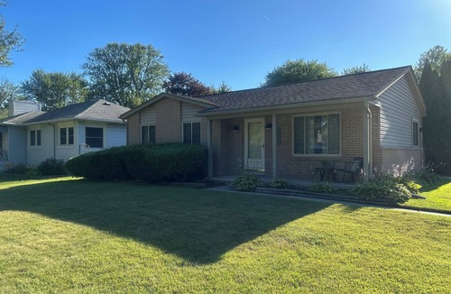 Anchorville House | Family Home with plenty of parking and long stay friendly. Fenced in Yard.