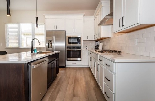 West Bloomfield Condo | Family-sized luxury home in the heart of West Bloomfield