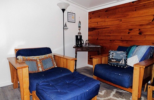 Ingalls House | Fantastic 4-bdrm Lake House in Cedar River