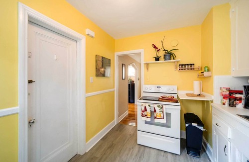 Ferndale Apartment | Ferndale Apartment w/Yard - Near the Detroit Zoo!