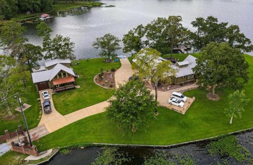 Shelby House | Fire Pit & Grill: Pet-Friendly Shelby Home!