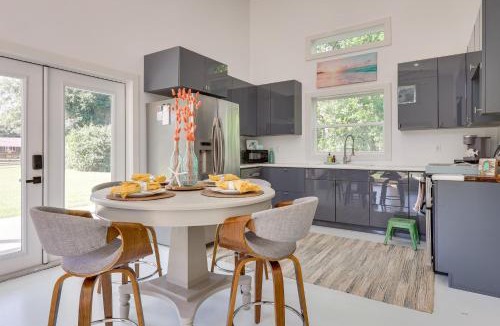 Oak House | Fish, Boat & Unwind: Gem 6 Mi to Gulf Shores Beach