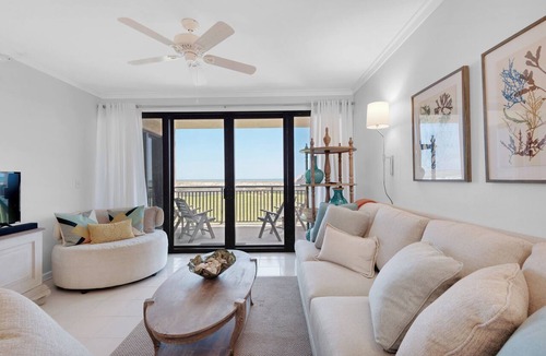 Navarre Beach Condo | 🌊Fleur De Sel: Renovated Gulf-Front Condo with Beach Service | Walk to Beach🌊