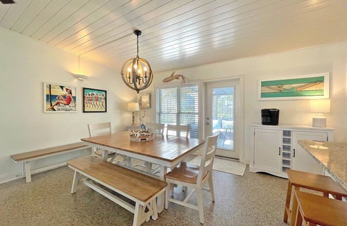 Villa Segunda House | Floridays Beach Bungalow | Steps to Beach | Rooftop Deck | Pet Friendly