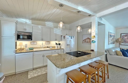 Villa Segunda House | Floridays Beach Bungalow | Steps to Beach | Rooftop Deck | Pet Friendly