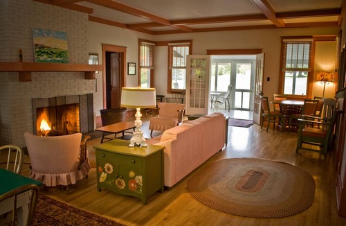 Lake Leelanau Resort | Fountain Point - Brown Cottage