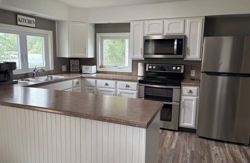 Kincheloe House | Four Bedroom Family and Pet Friendly Home on a Quiet, Private LAKE!