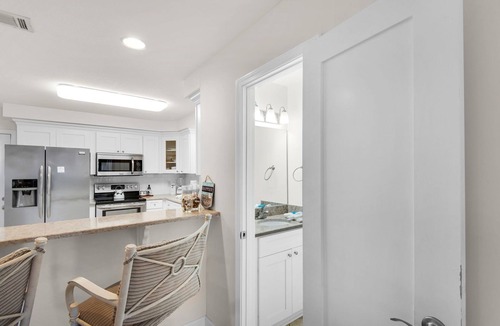 Miramar Beach House | Free Beach Chairs and Umbrella Setup, Deck with Grill, Walk to the Beach, Pool