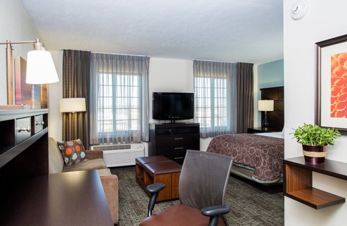 Marquette Apartment | Free Breakfast Buffet. Downtown Marquette. 5 Min to Northern Michigan University!