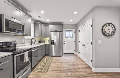Lookout Valley Neighborhood Association House | Free Ruby Falls Ticket & More -Fenced yard-Dogs -1 mile The Venue-10 min to Chattanooga-Lookout Mtn