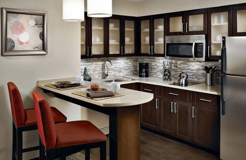 Auburn Hills Apartment | Free Wi-Fi, Free Breakfast + Indoor Pool