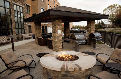 Auburn Hills Apartment | Free Wi-Fi, Free Breakfast + Indoor Pool