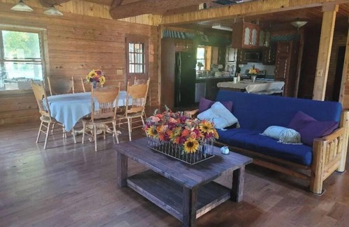Montpelier Cabin | FriendsGiving Getaway : Sleeps 11 - Bar Room - Game Room - Handicap Accessible