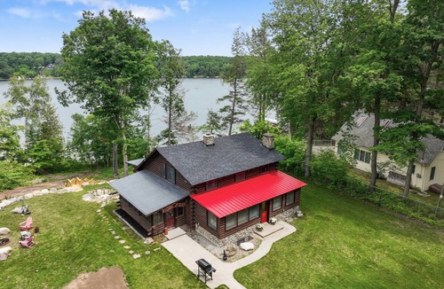 New Era House | Fully Restored Lakefront Cabin on Stony Lake