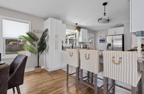 Long Beach House | FULLY STOCKED Beach Bungalow in Long Beach- close to beach, w/POOL, large yard!