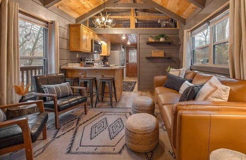 Lookout Valley Neighborhood Association Cabin | Gabriele Luxury Pondside Cabin w/Hot Tub, Firepit