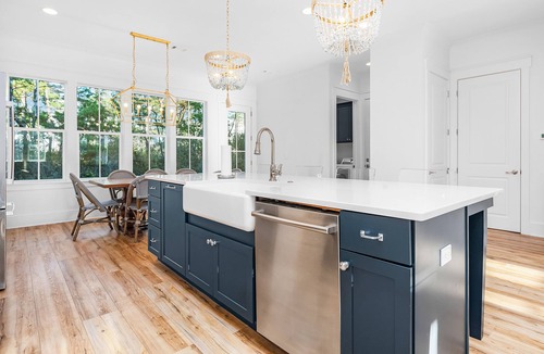 Lakeside at Blue Mountain Beach House | Gather. Laugh. Repeat. Luxury in BMB – Bikes Included, Golf Cart Available