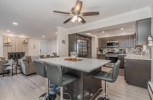 Anchorville House | Gather & Relax! 9 Beds, Kayaks/SUPs, Swimming, Games, Fire Table, Sunsets!