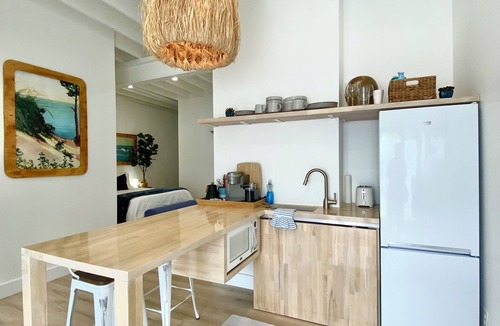 Shorewood-Tower Hills-Harbert Apartment | Getaway WithInn-Relaxation Centrally Located to Beaches and Walkable Restaurants