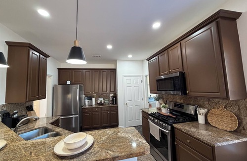 Lilburn House | GHome, Modern Cozy 5BR 10BEDS located in Lilburn, GA with AC perfect for family