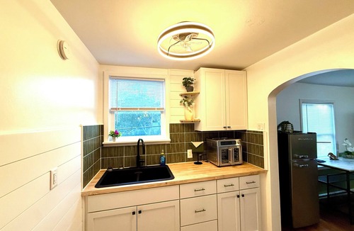 Port Huron Apartment | Gingers Tigers Eye The Cozy 1-bedroom apartment in Port Huron