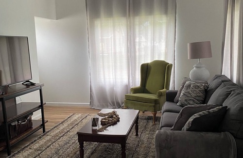 Gladstone House | Gladstone Beach Home Near Harbor & Main Street with Gated Yard, Pet Friendly