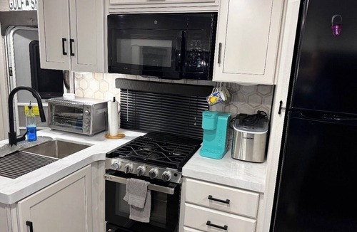Oak House | Glamping made easy in the beautiful town of Gulf Shores!