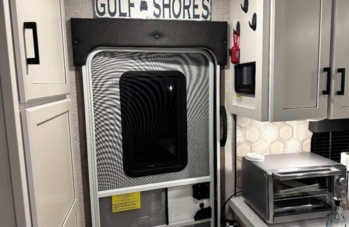 Oak House | Glamping made easy in the beautiful town of Gulf Shores!