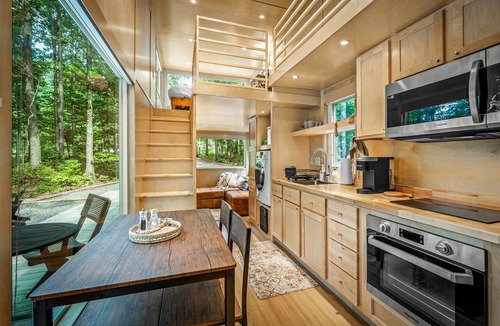 Mentone Cabin | Glorious Lofted Container with Luxurious Indoor and Outdoor Spaces in Alabama