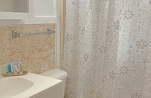 Whittaker Apartment | Golden Retreat | Near Downtown Ypsilanti